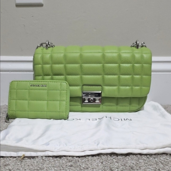 Michael Kors Large Tribeca Chain Convertible Bag w/ Jet Set Small Card Case Pear